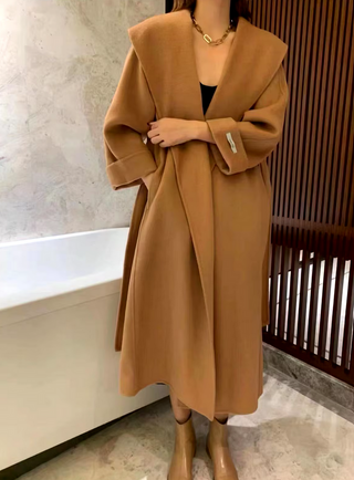 Stylish camel cashmere wool coat with a belted waist and large lapel, showcasing its elegant double-sided design. Camel Max Mara Style Belted
