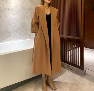 Stylish camel cashmere wool coat with a belted waist and large lapel, showcasing its elegant double-sided design. Camel Max Mara Style Belted