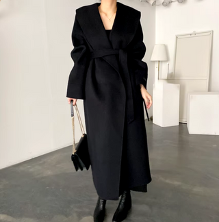 Elegant black cashmere wool coat with a belted waist and large lapel, showcasing its sophisticated double-sided design. Cielie Max Mara Coat
