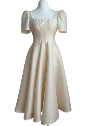 White midi bridal dress, elegant wedding dress, modern minimalist engagement dress, A-line designer gown, bridal shower outfit, Vienna-designed wedding gown, rehearsal dinner dress, elegant white dress for brides, classic old money style bridal fashion. Cielie Vienna Fashion Brand Shopping