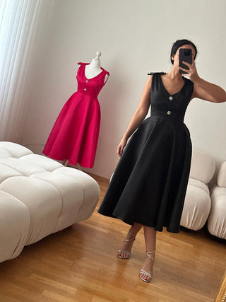 Black elegant midi cocktail dress adorned with crystal stones, featuring a chic and sophisticated design, perfect for formal events, cocktail parties, and special occasions. Cielie Vienna Fashion Brand Rent Gown Prom Gown Vienna Austria Ball Gown Rental Store Shop 