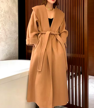 Stylish camel cashmere wool coat with a belted waist and large lapel, showcasing its elegant double-sided design. Camel Max Mara Style Belted 