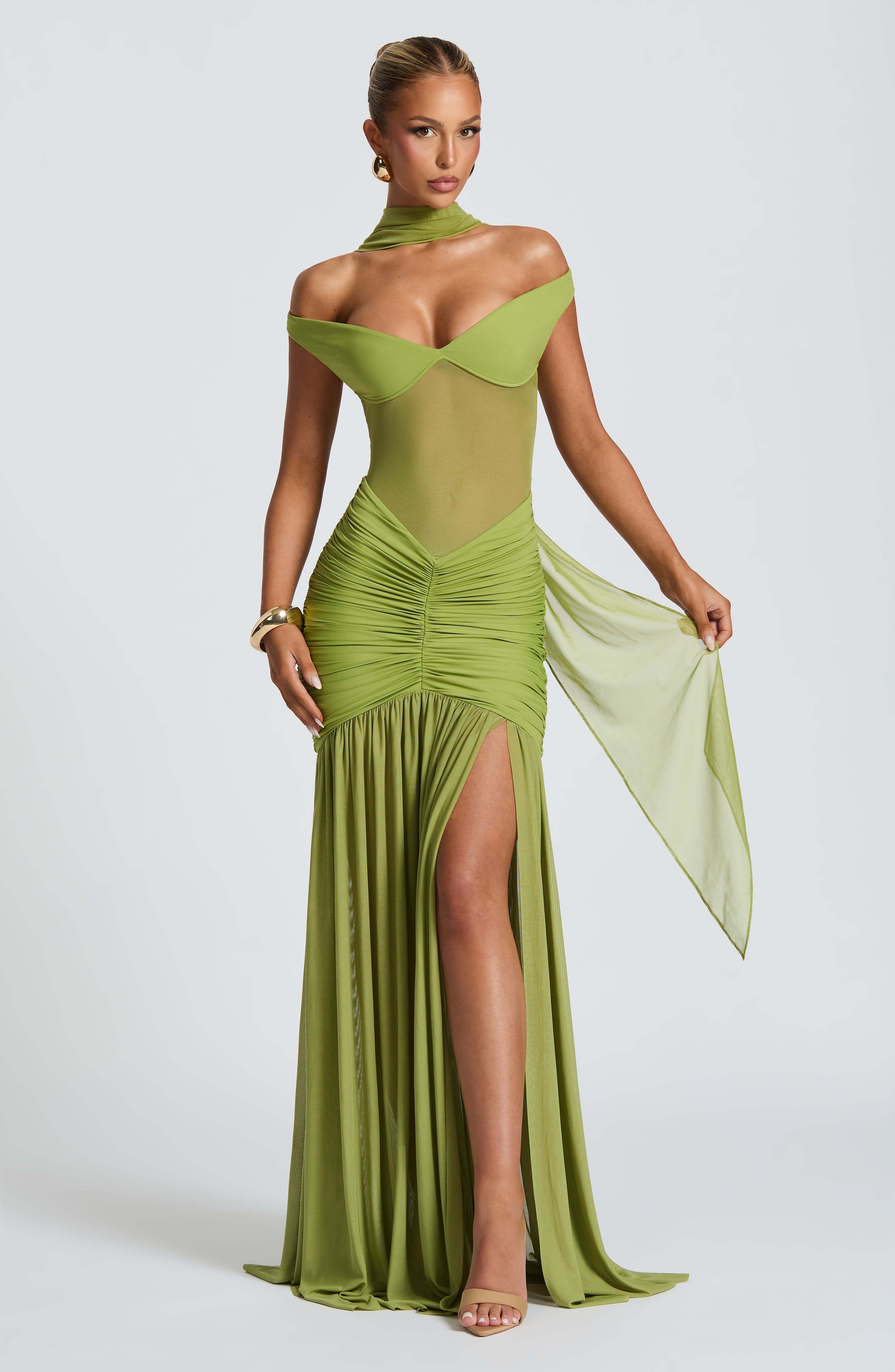 Sarina | Maxi Off Shoulder Green Dress with matching scarf L Sarina | Maxi Off Shoulder Green Dress with matching scarf L