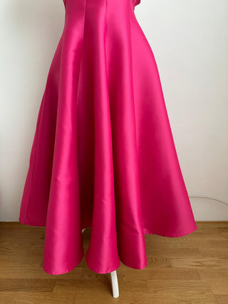 BallGown Elegant Midi Pink Cocktaildress Vintage inspired pink cocktail dress, elegant midi A-line flared gown by Cielie, perfect for bridesmaids, formal events, or chic parties. Designed in Vienna, available for purchase or rental.