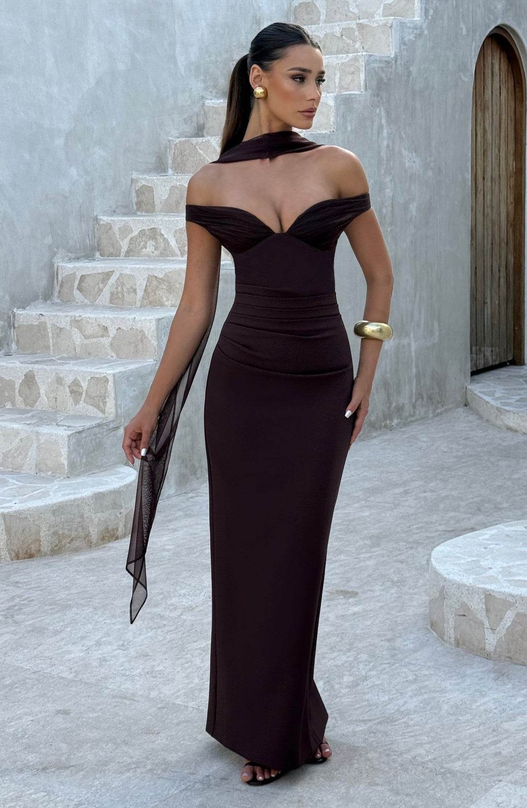 Sarina | Maxi Off Shoulder Brown Dress with matching scarf M Sarina | Maxi Off Shoulder Brown Dress with matching scarf M
