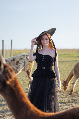 Two Piece Set Tulle Skirt Black Bustier Top Off Shoulder Mesh Black Elegant Two Piece Set Skirt - Dior Style Vintage Alpaca Farm Model Big Black Hat